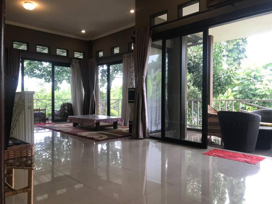 Villa Naumi Bandung Exterior photo