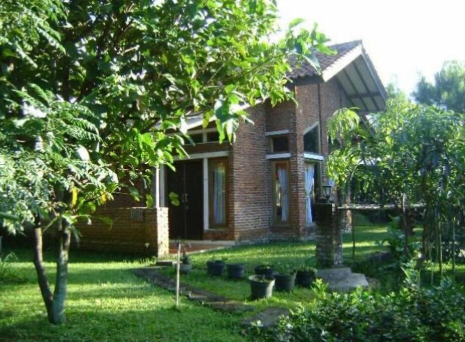 Villa Naumi Bandung Exterior photo